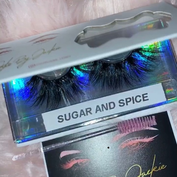 Lashes - Picture 10 of 11